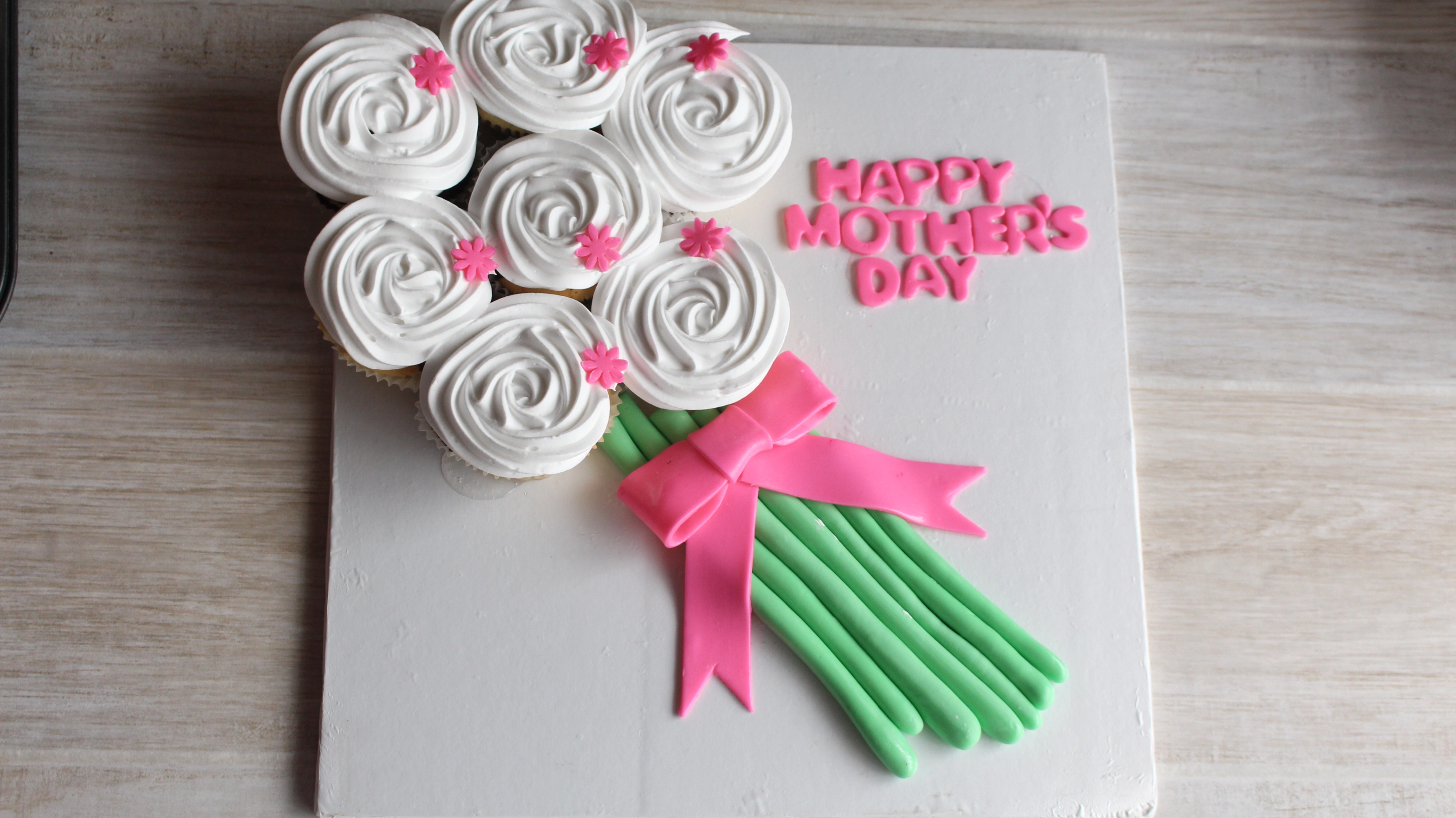 Mother’s Day Marble Cupcakes